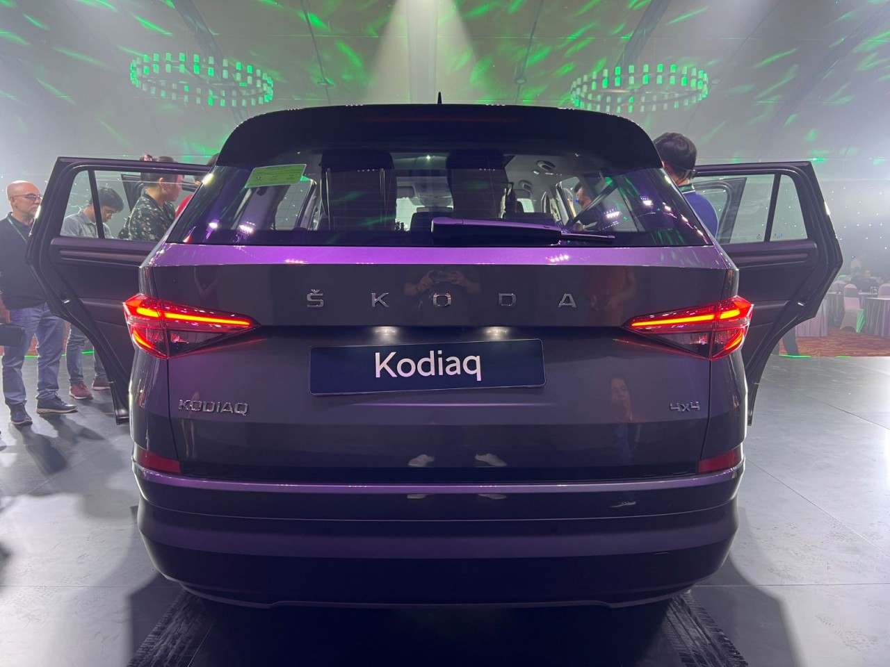 Skoda Kodiaq 2024 mới ra mắt tại Việt Nam, giá lăn bánh từ 1,3 đến 1,6 tỷ đồng Skoda Kodiaq 2024 mới ra mắt tại Việt Nam, giá lăn bánh từ 1,3 đến 1,6 tỷ đồng