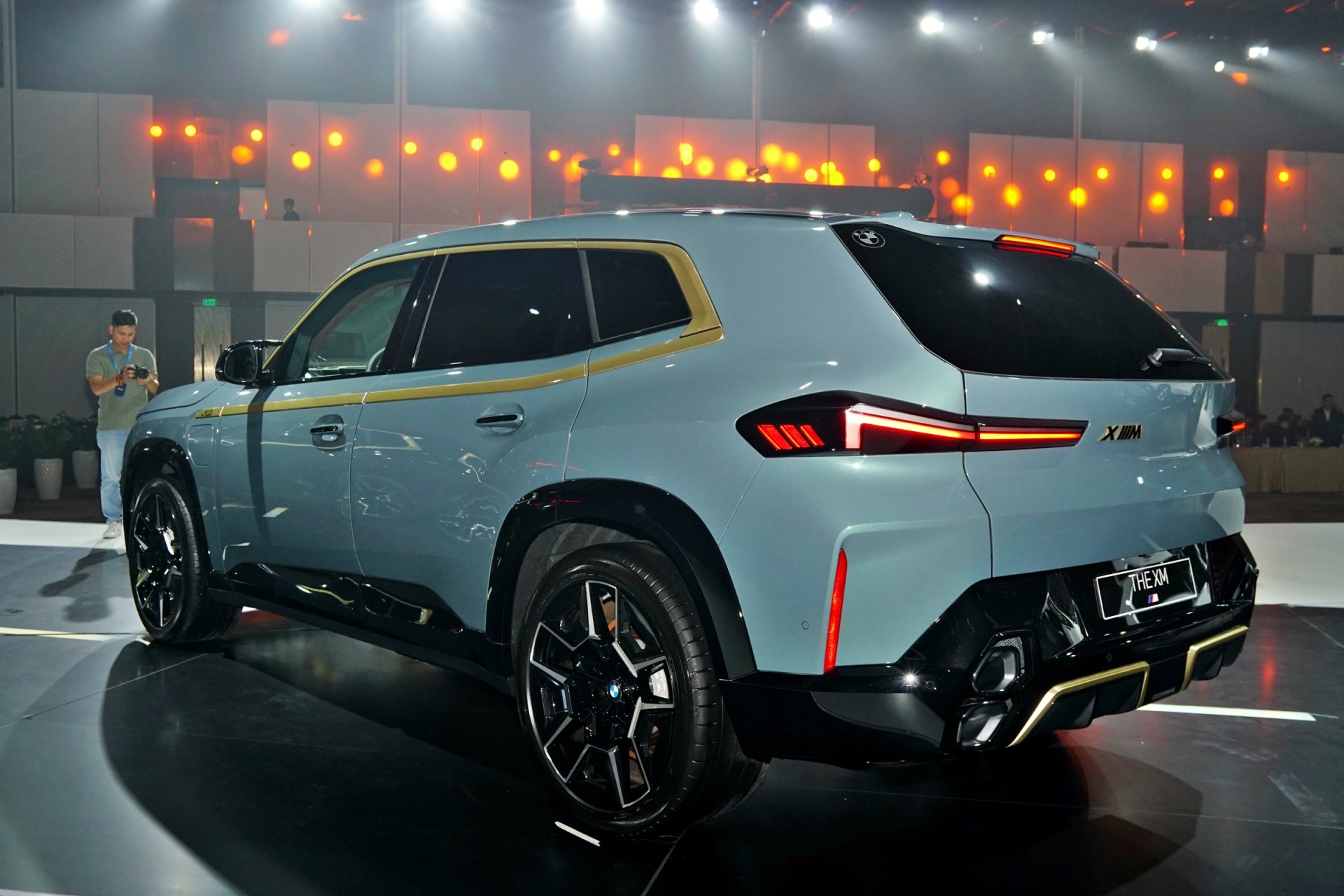Cận cảnh SUV hiệu năng cao BMW XM 2024 giá 10,9 tỷ đồng