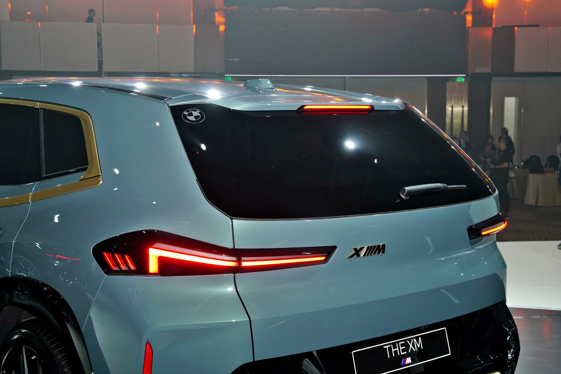 Cận cảnh SUV hiệu năng cao BMW XM 2024 giá 10,9 tỷ đồng