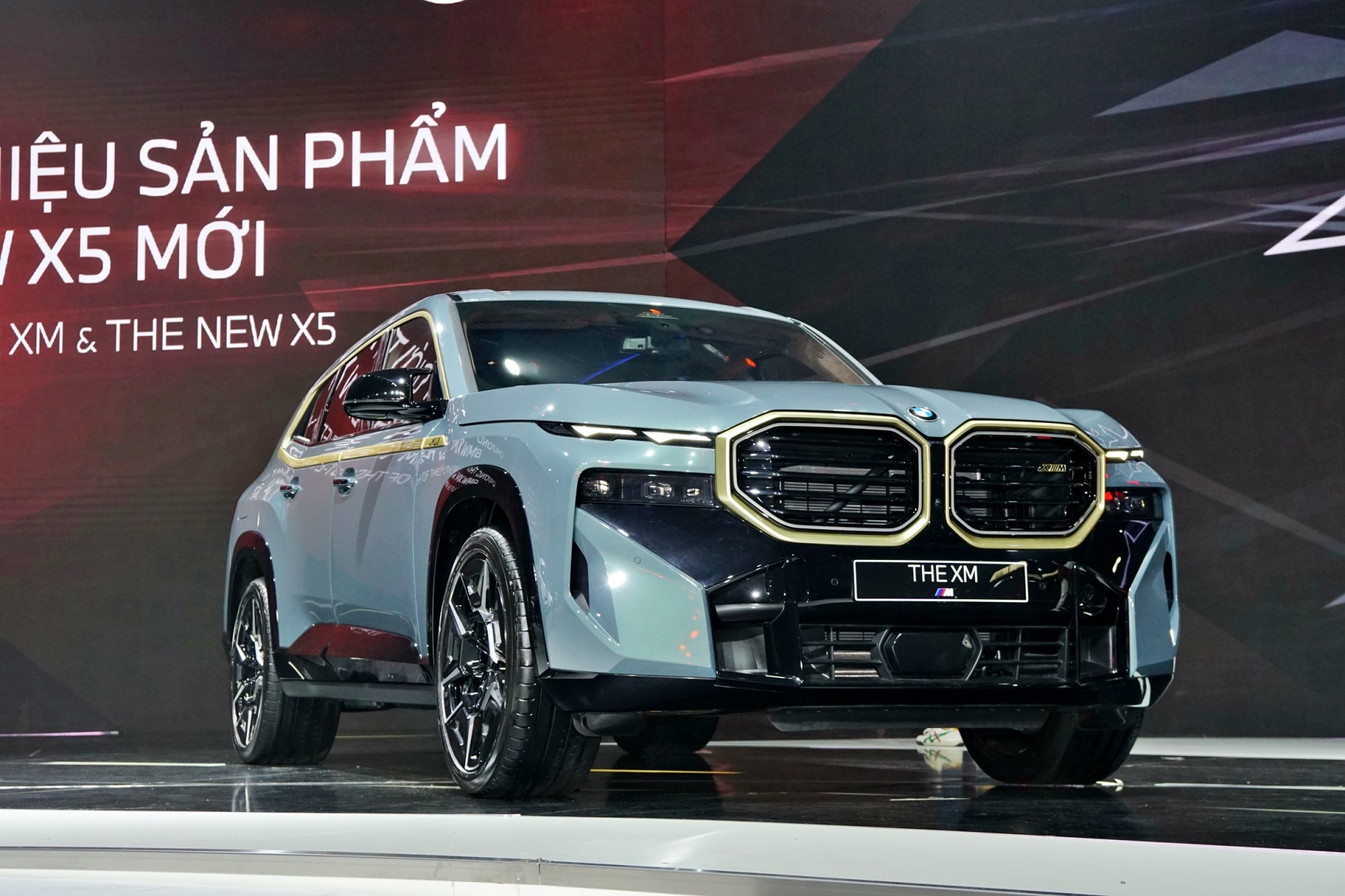 Cận cảnh SUV hiệu năng cao BMW XM 2024 giá 10,9 tỷ đồng