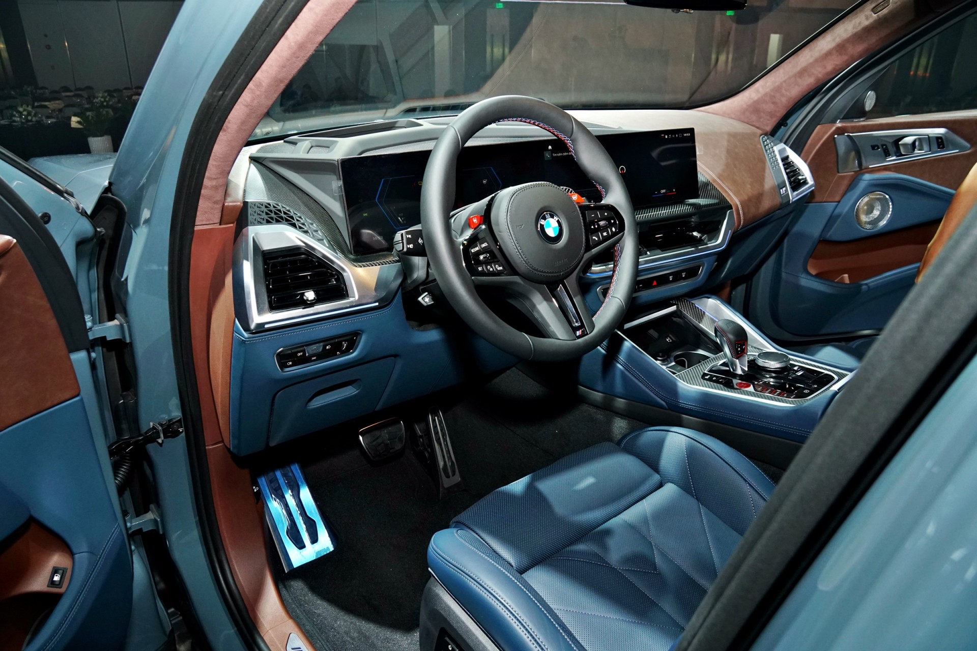 Cận cảnh SUV hiệu năng cao BMW XM 2024 giá 10,9 tỷ đồng