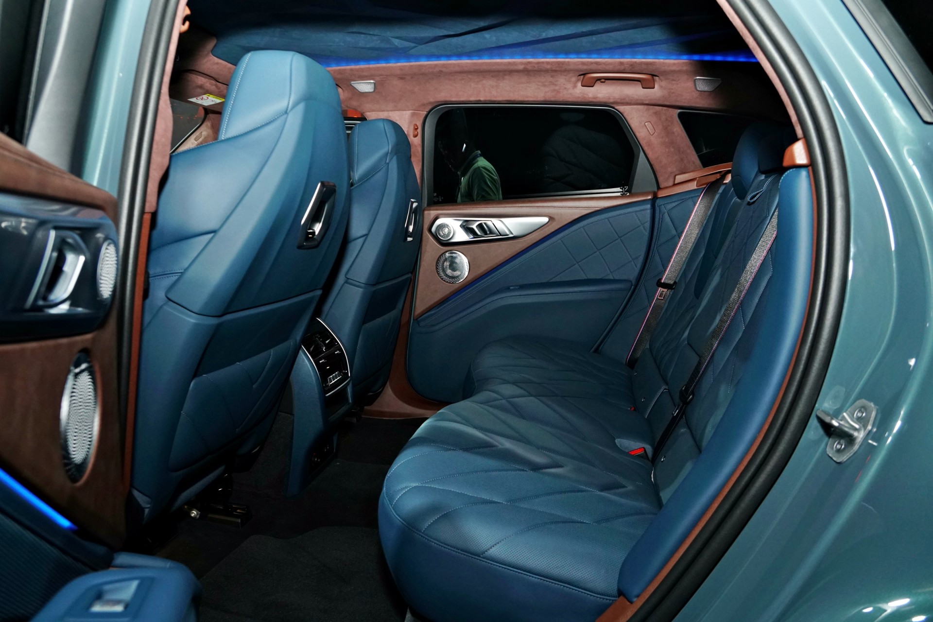 Cận cảnh SUV hiệu năng cao BMW XM 2024 giá 10,9 tỷ đồng