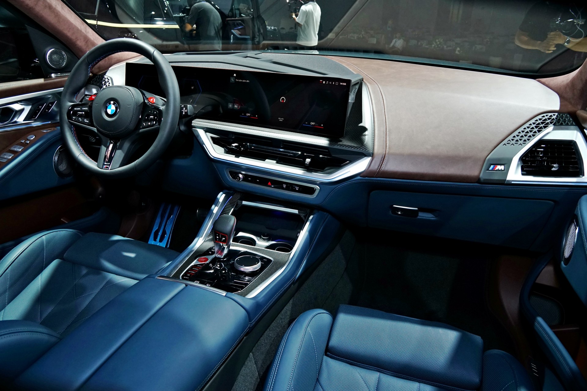 Cận cảnh SUV hiệu năng cao BMW XM 2024 giá 10,9 tỷ đồng