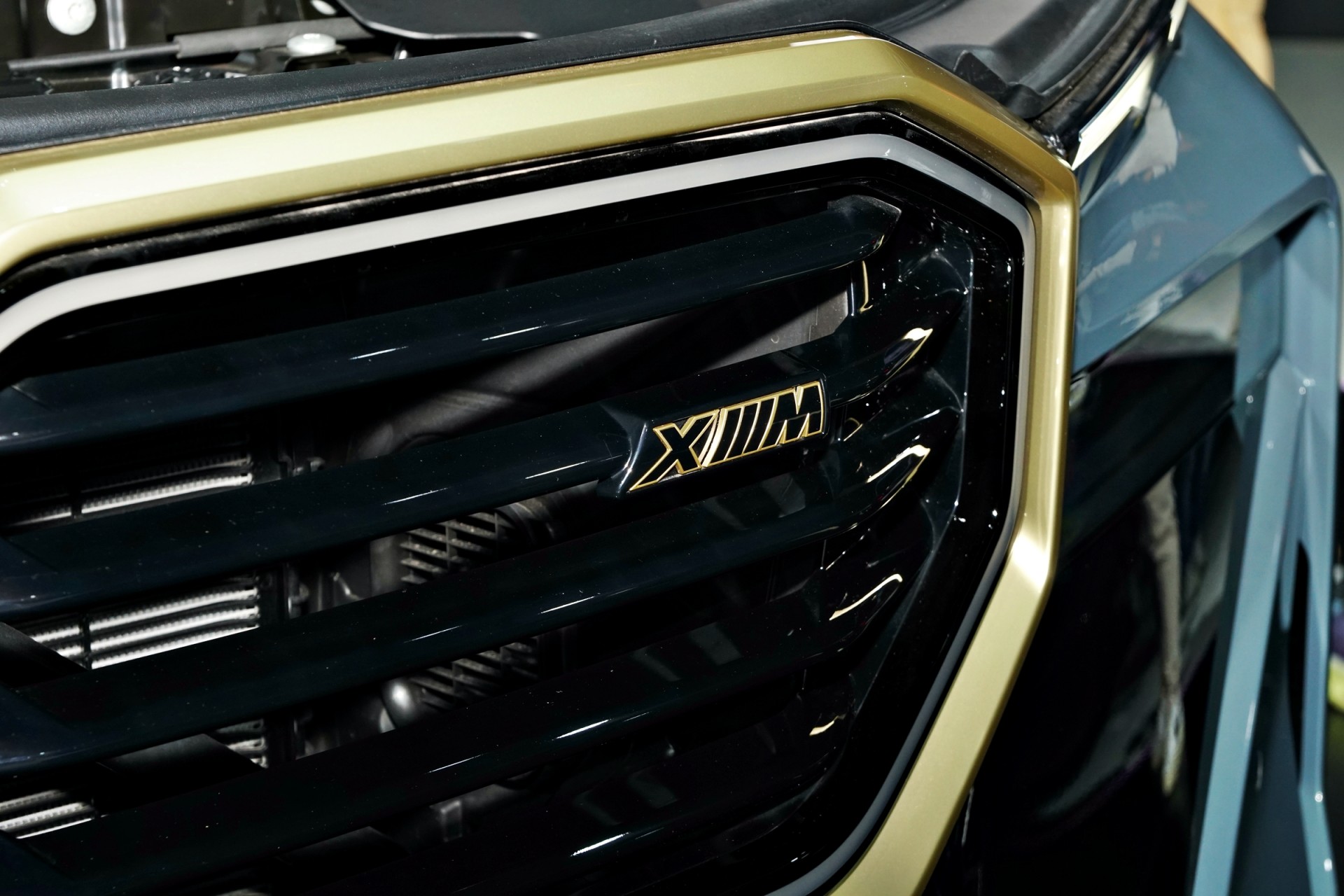 Cận cảnh SUV hiệu năng cao BMW XM 2024 giá 10,9 tỷ đồng