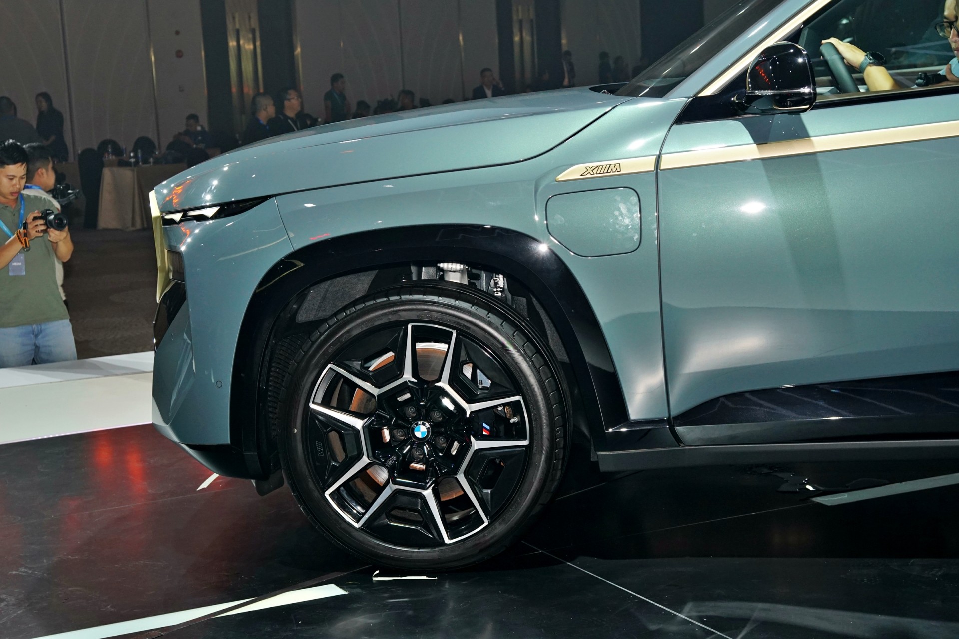 Cận cảnh SUV hiệu năng cao BMW XM 2024 giá 10,9 tỷ đồng