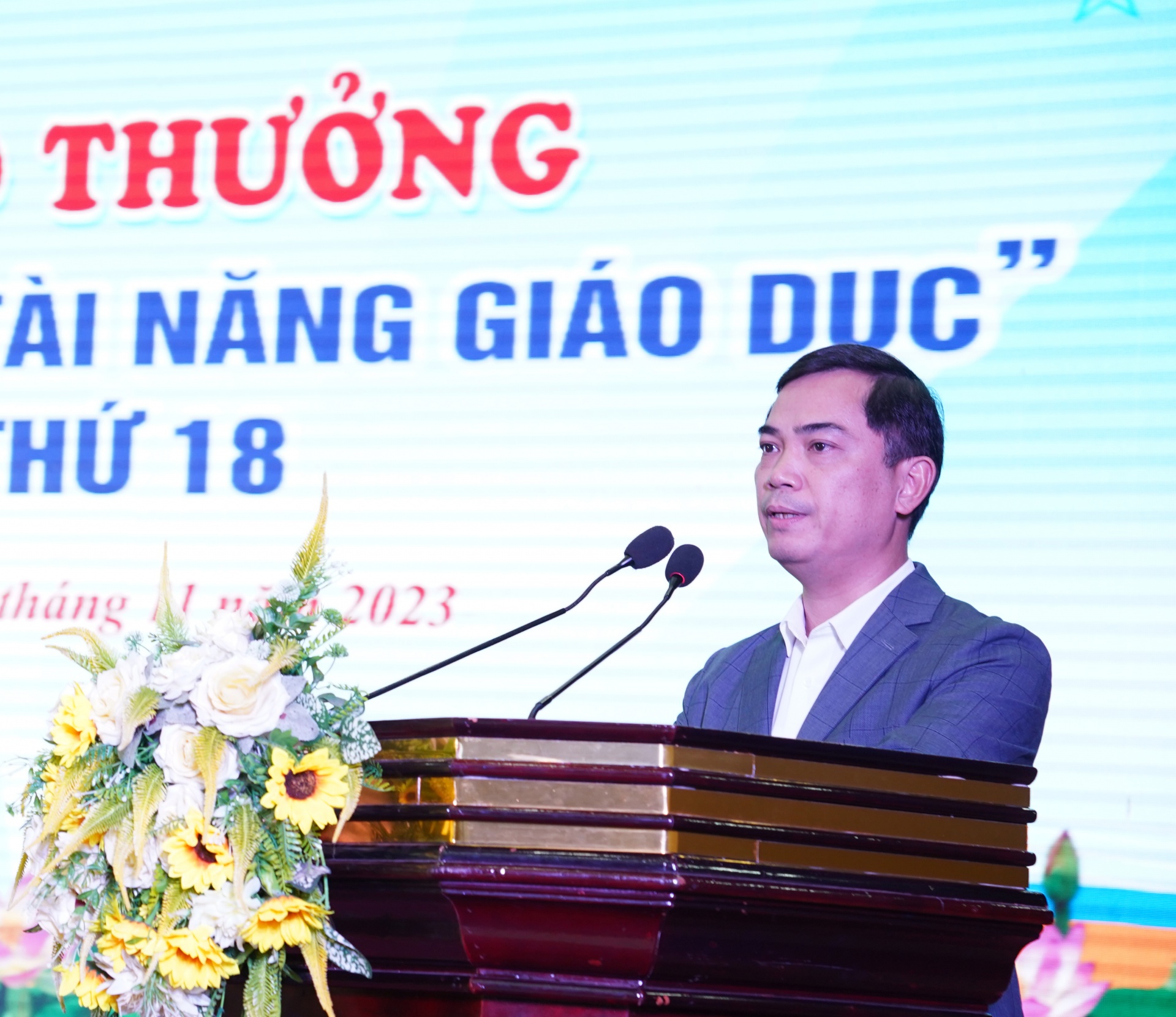 Công đoàn ngành Giáo dục Nghệ An trao giải thưởng cho 24 nhà giáo ưu tú Công đoàn ngành Giáo dục Nghệ An trao giải thưởng cho 24 nhà giáo ưu tú