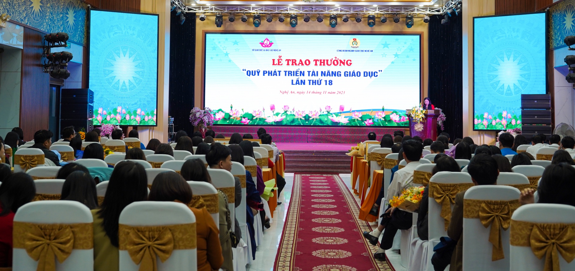 Công đoàn ngành Giáo dục Nghệ An trao giải thưởng cho 24 nhà giáo ưu tú Công đoàn ngành Giáo dục Nghệ An trao giải thưởng cho 24 nhà giáo ưu tú