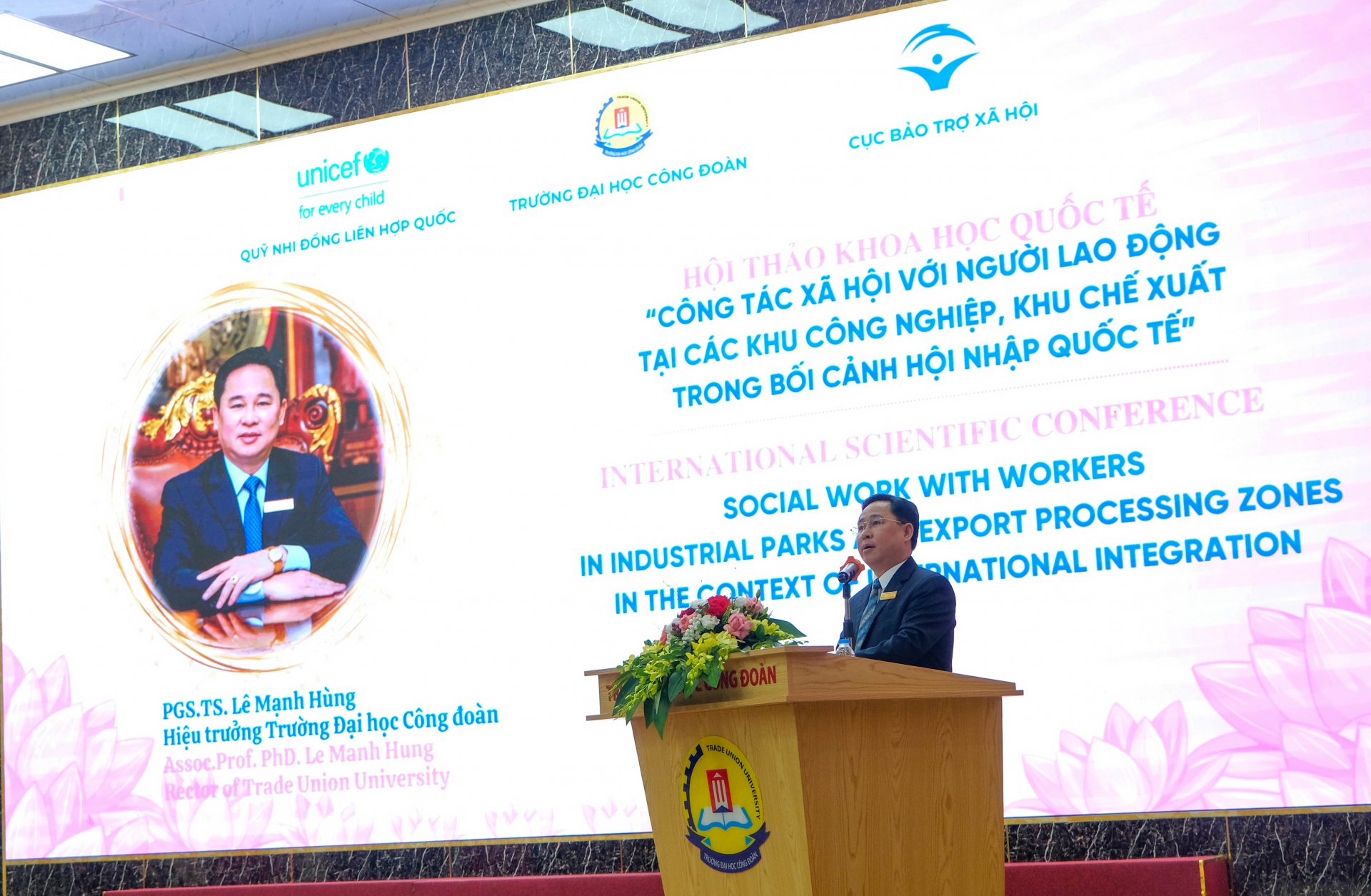 Vai trò của công tác xã hội với người lao động Vai trò của công tác xã hội với người lao động