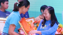 UBND tỉnh Bình Dương vinh danh 253 lao động giỏi