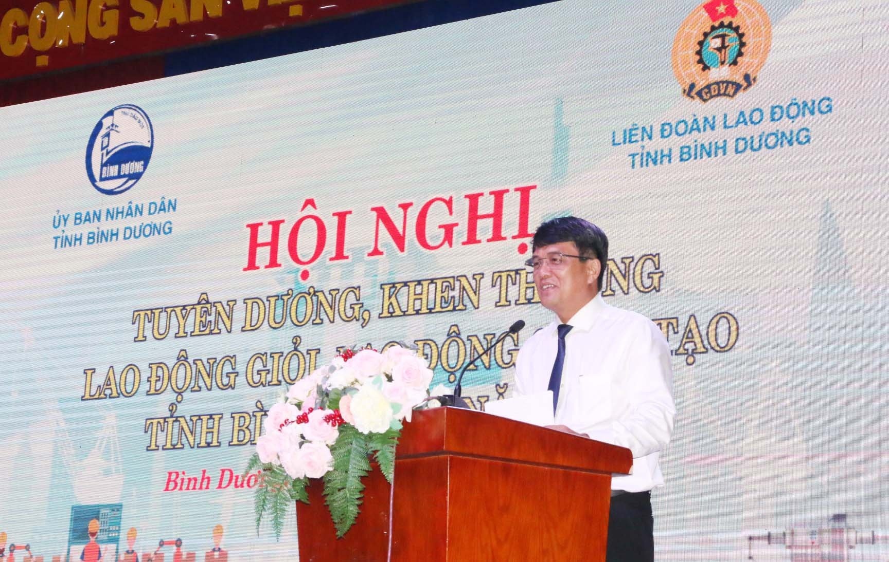 UBND tỉnh Bình Dương vinh danh 253 lao động giỏi UBND tỉnh Bình Dương vinh danh 253 lao động giỏi