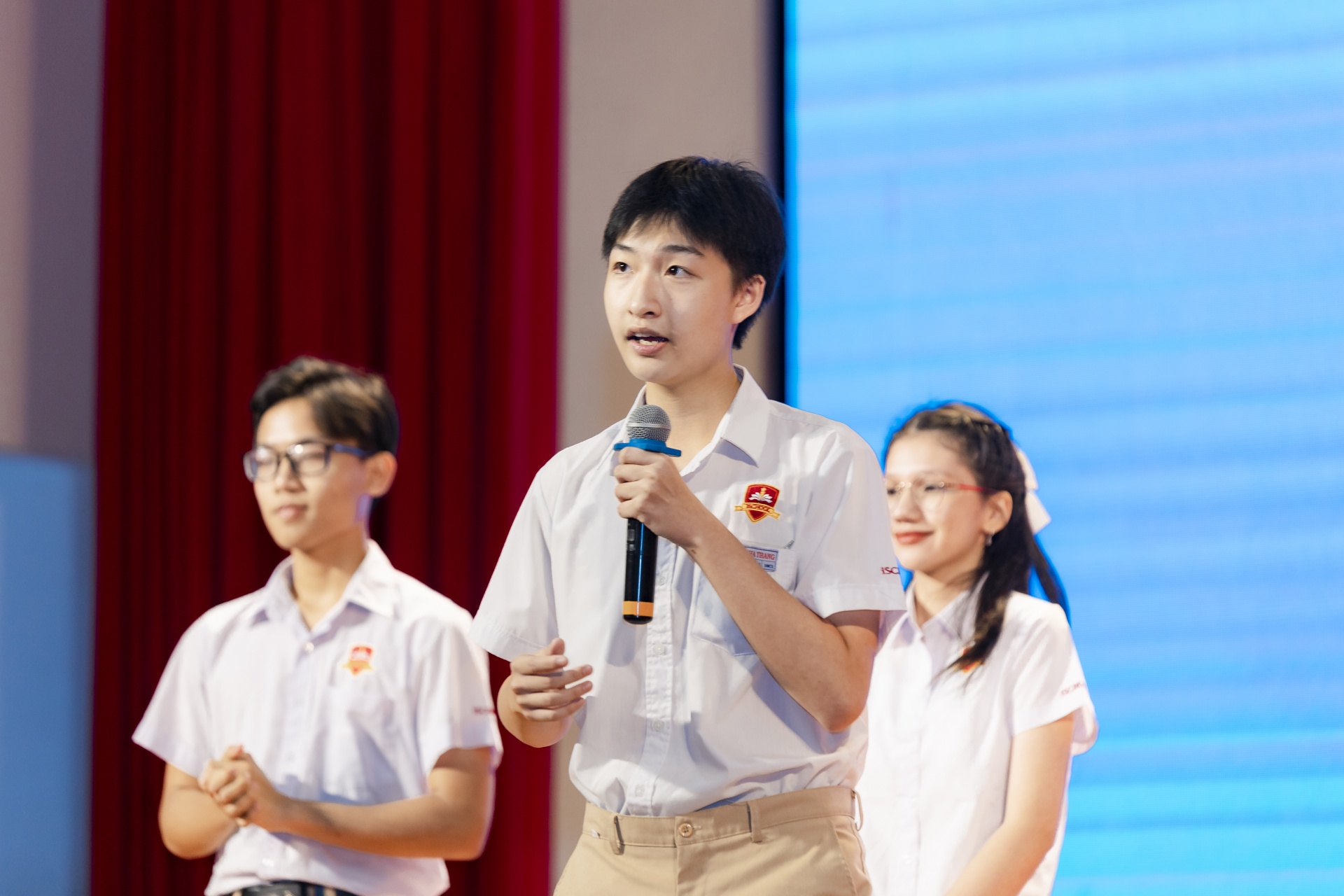 Chủ đề của cuộc thi năm nay: Be the change you want to see in this world