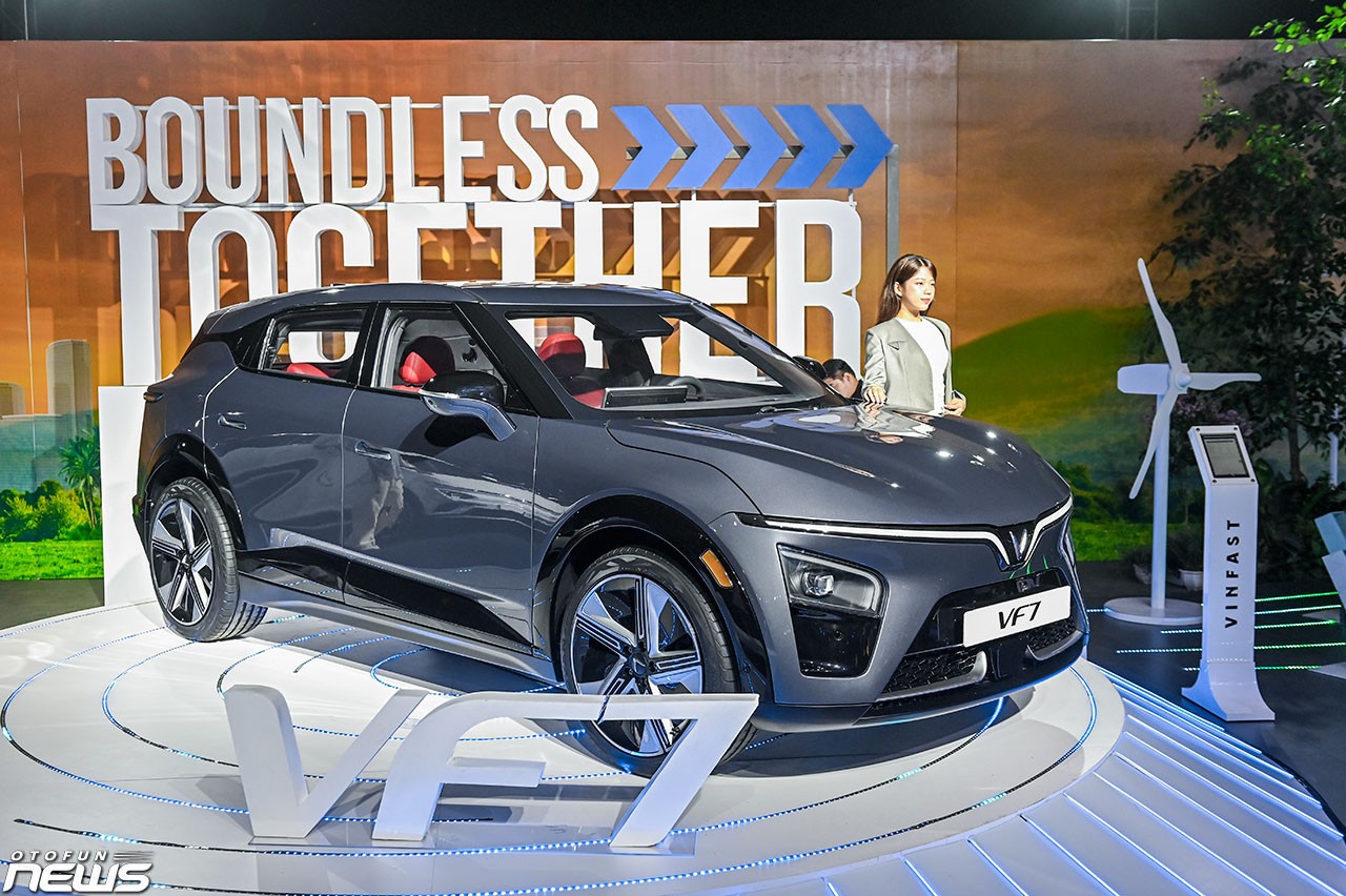 VinFast VF7 sẽ ra mắt ngày 21/11?