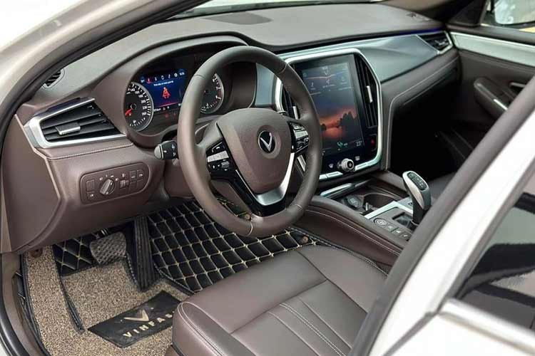 VinFast Lux A2.0 xả hàng lô xe cuối, chỉ từ 620 triệu đồng