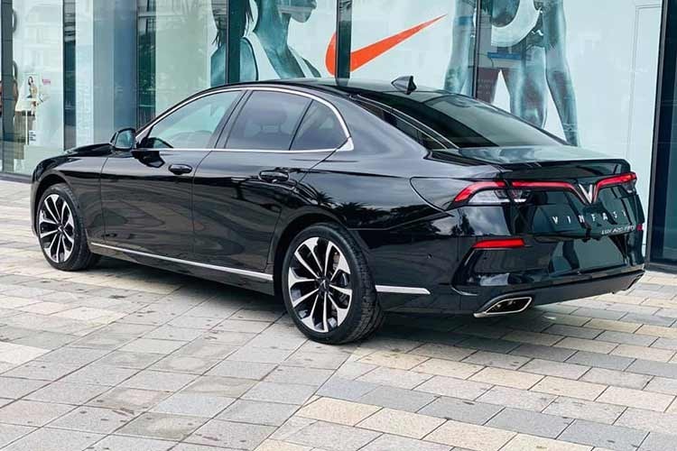 VinFast Lux A2.0 xả hàng lô xe cuối, chỉ từ 620 triệu đồng