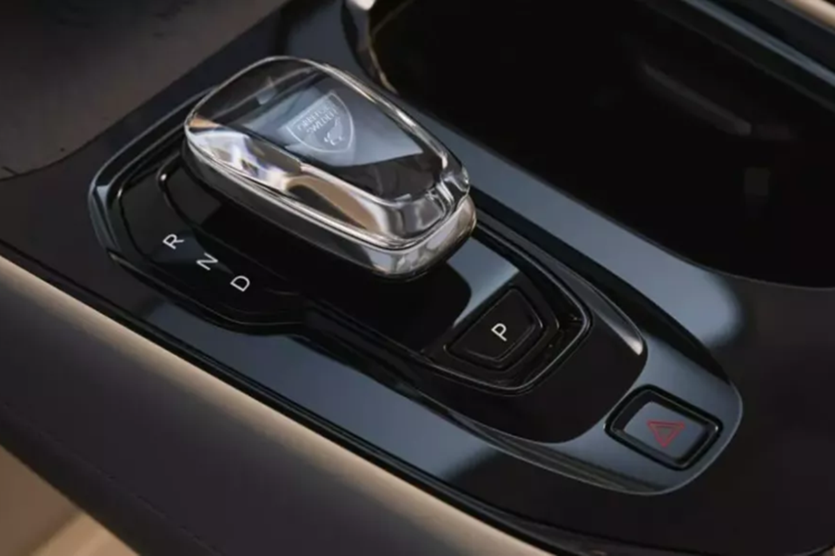 Cận cảnh volvo em90 mẫu mpv điện đầu tiên của hãng xe thụy Điển