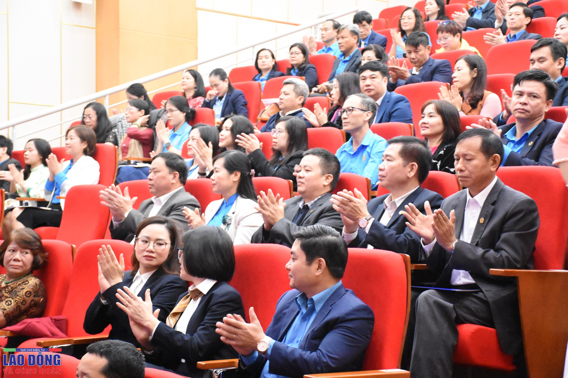 Toàn cảnh lễ kỷ niệm 94 năm ngày Tạp chí Lao động và Công đoàn xuất bản số đầu Toàn cảnh lễ kỷ niệm 94 năm ngày Tạp chí Lao động và Công đoàn xuất bản số đầu