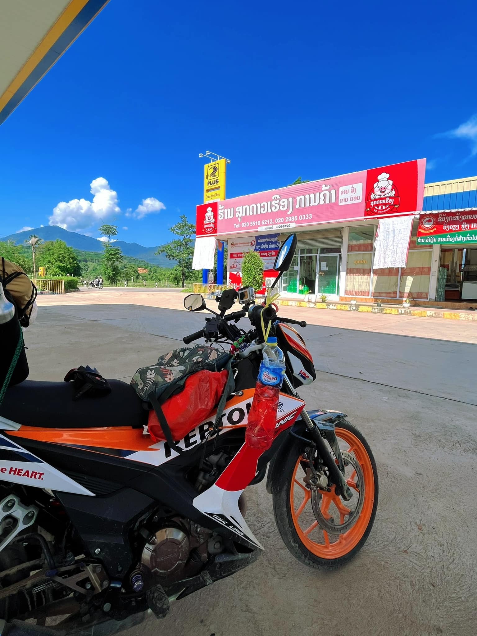 Nữ phượt thủ chạy xuyên Đông Nam Á:' Chỉ phượt bằng ô tô khi không đủ sức lái xe máy nữa'