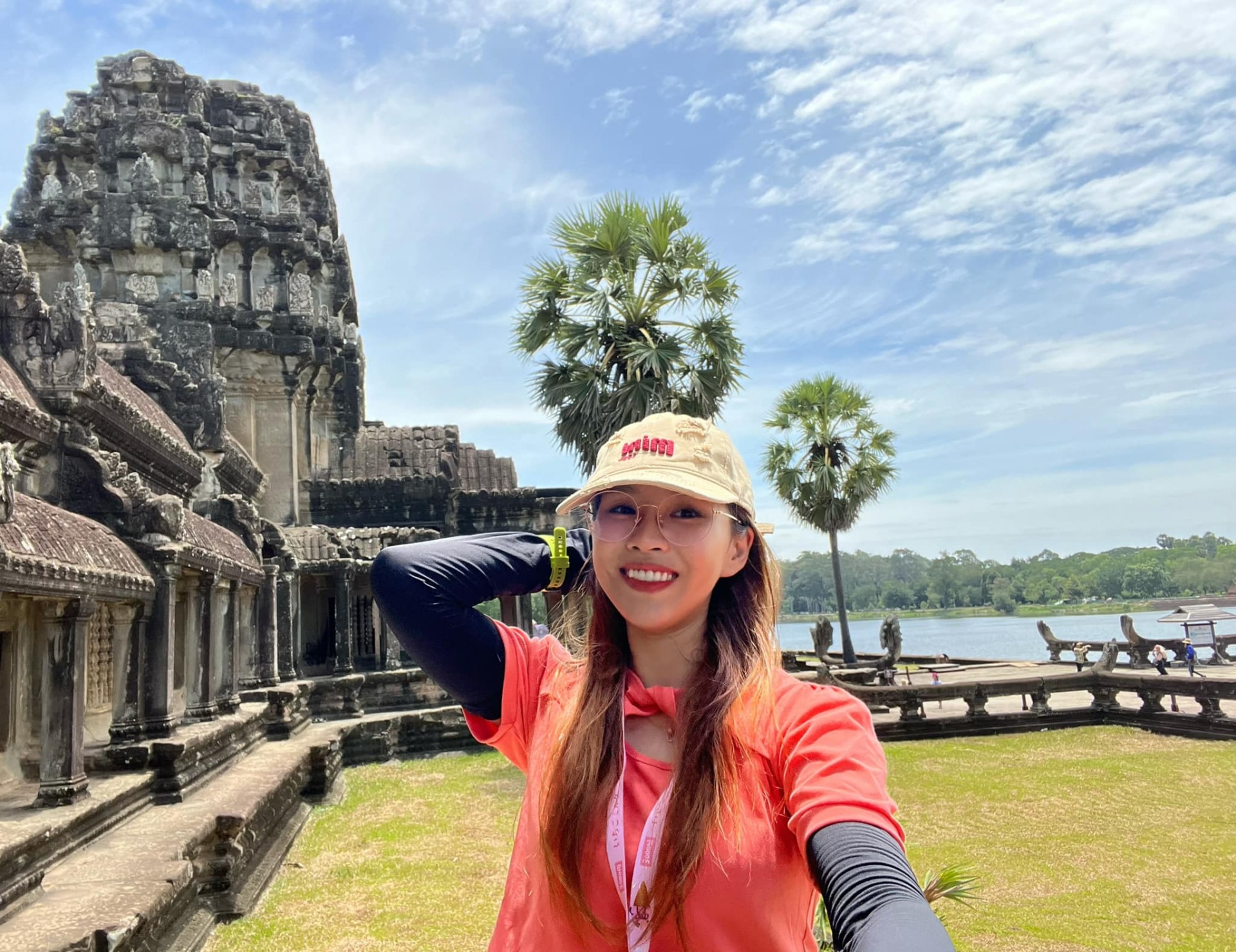 Nữ phượt thủ chạy xuyên Đông Nam Á:' Chỉ phượt bằng ô tô khi không đủ sức lái xe máy nữa'