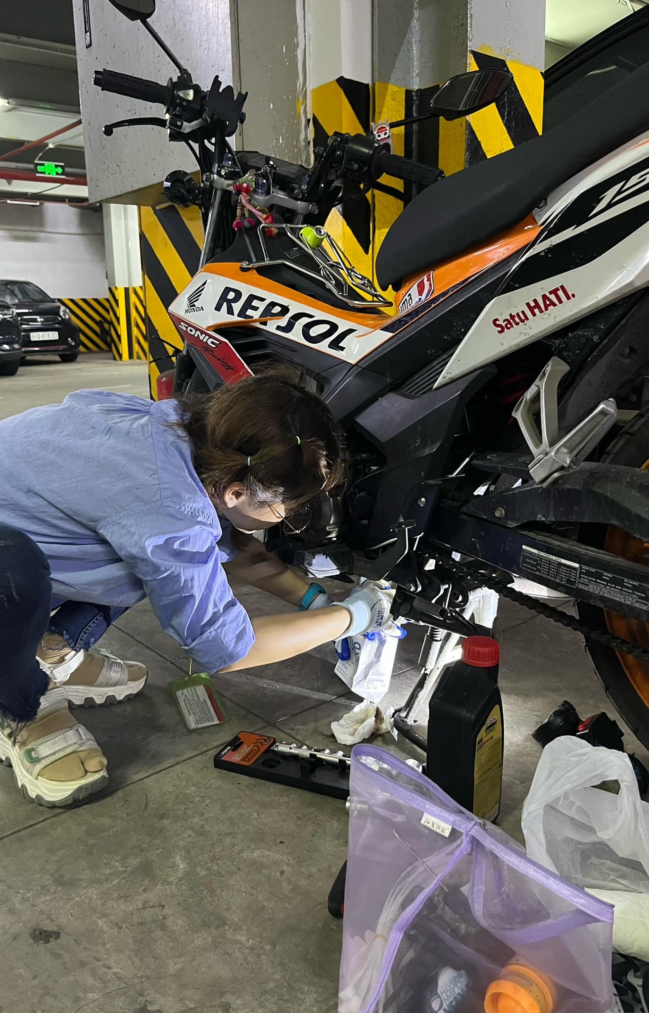 Nữ phượt thủ chạy xuyên Đông Nam Á:' Chỉ phượt bằng ô tô khi không đủ sức lái xe máy nữa'