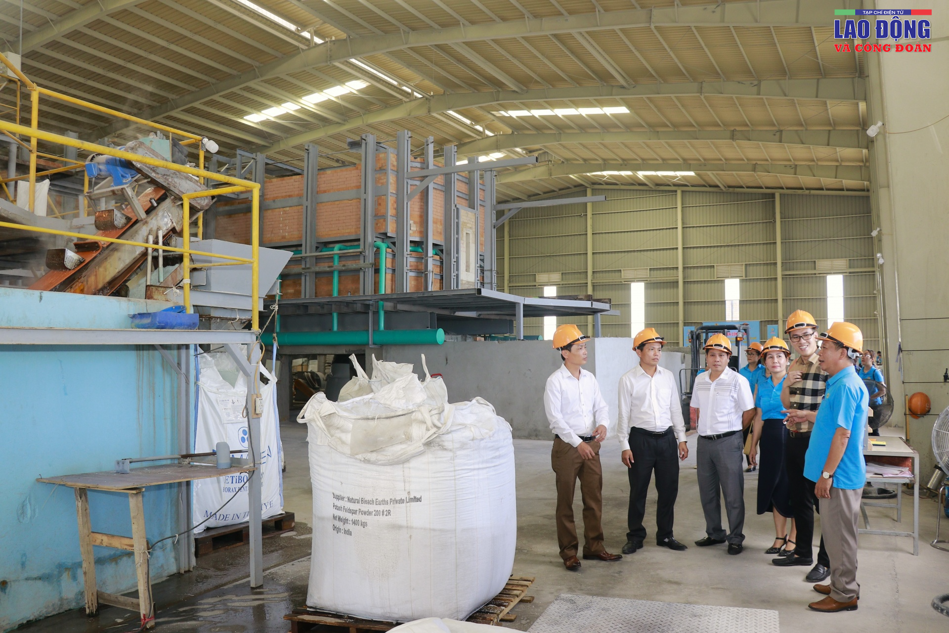 Nâng cao đời sống công nhân lao động từ những công trình chào mừng đại hội công đoàn Nâng cao đời sống công nhân lao động từ những công trình chào mừng đại hội công đoàn