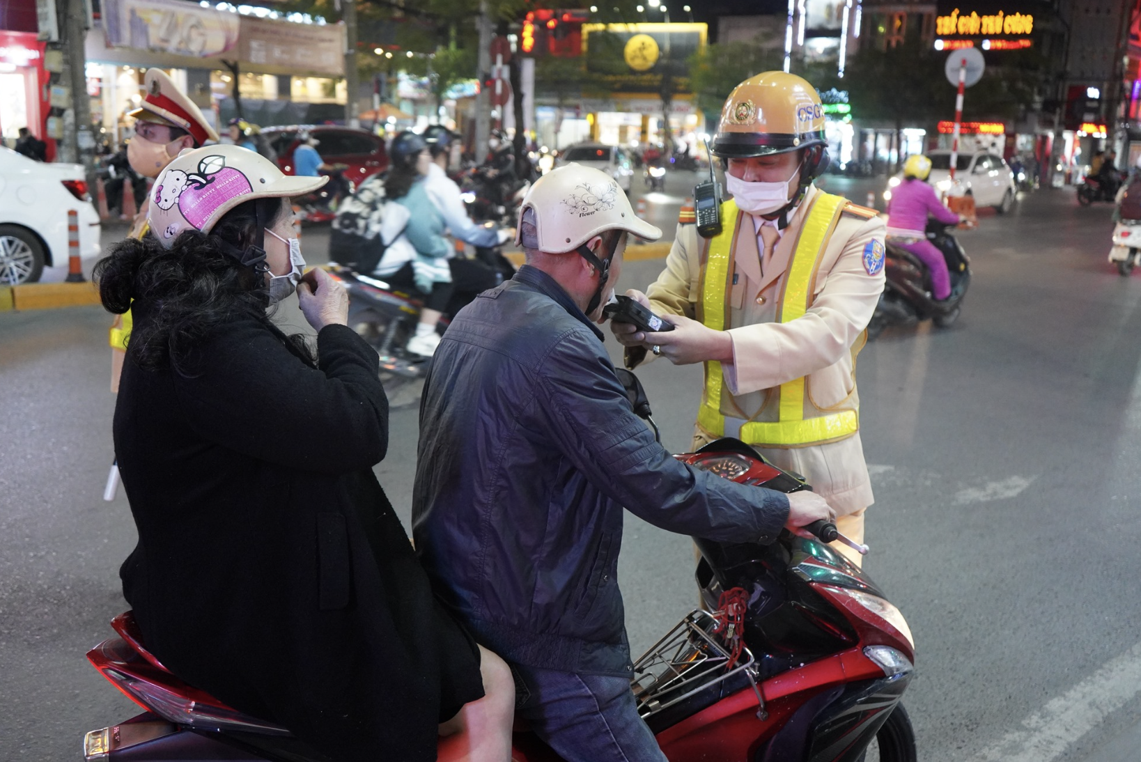 Vi phạm nồng độ cồn khi điều khiển xe máy bị công an giao thông xử lý như thế nào?