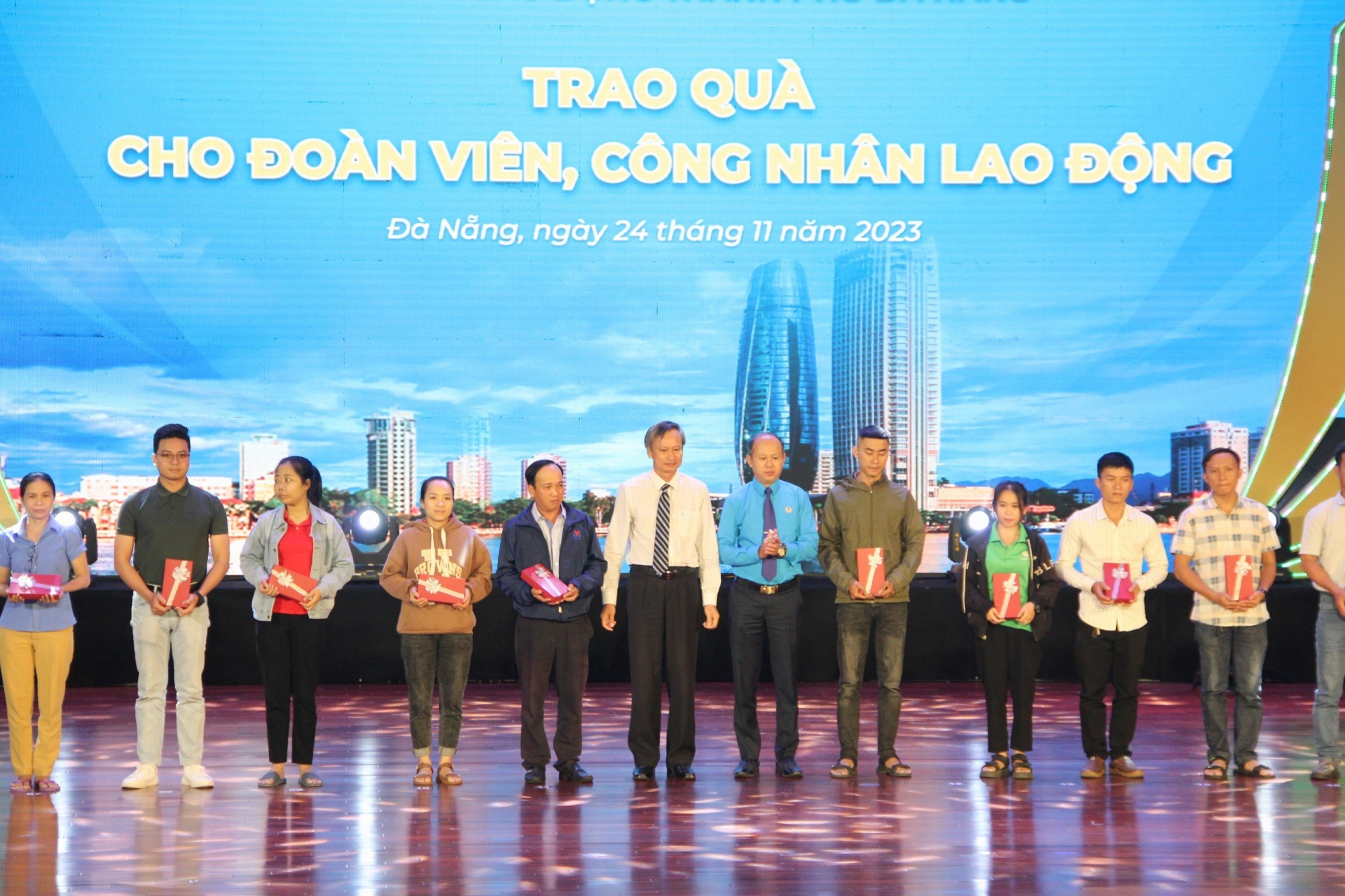 Đà Nẵng vinh danh 46 doanh nghiệp xem người lao động là “vốn quý” Đà Nẵng vinh danh 46 doanh nghiệp xem người lao động là “vốn quý”