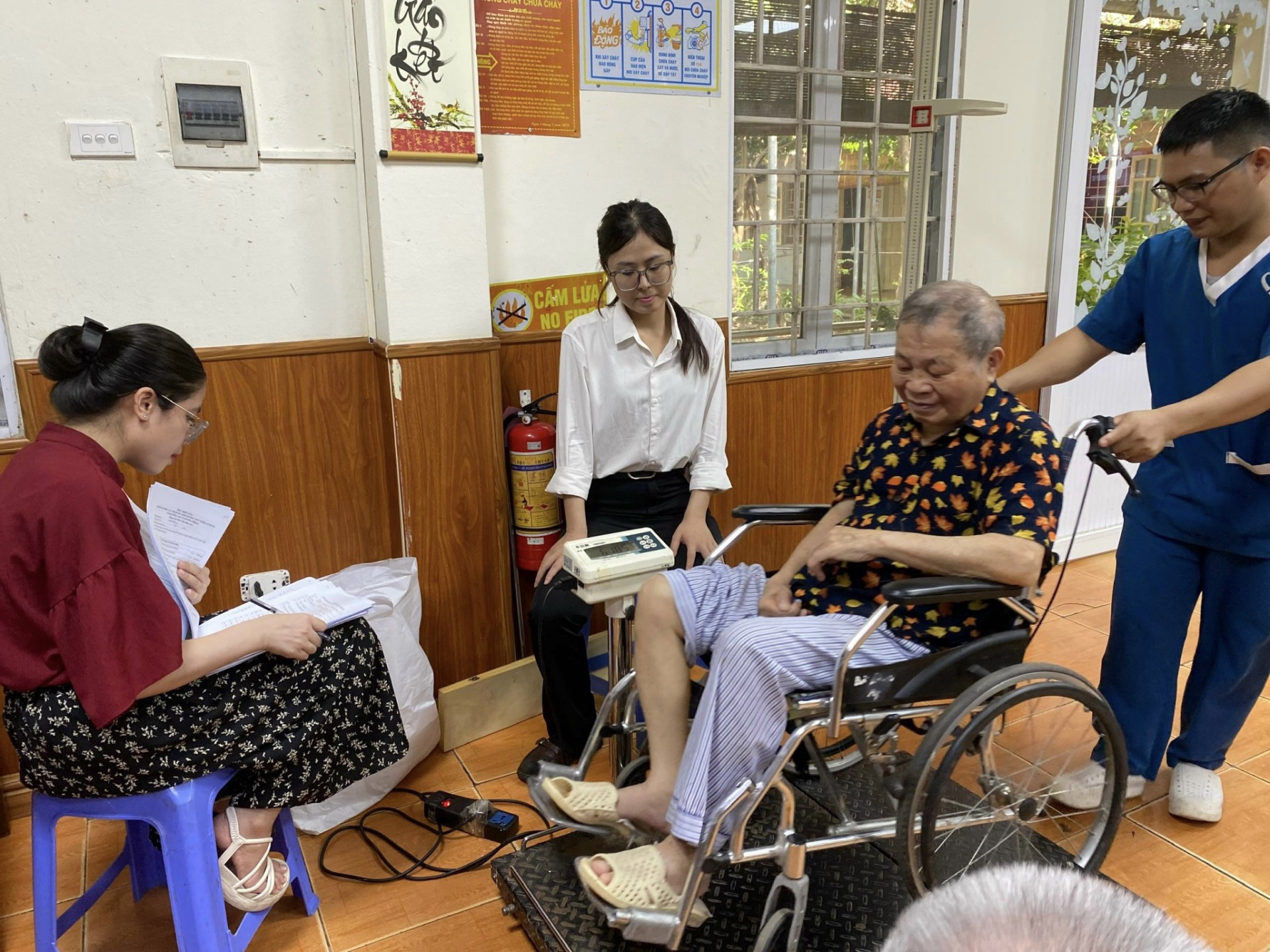 Tuyển nhân viên chăm sóc người cao tuổi ở Hà Nội