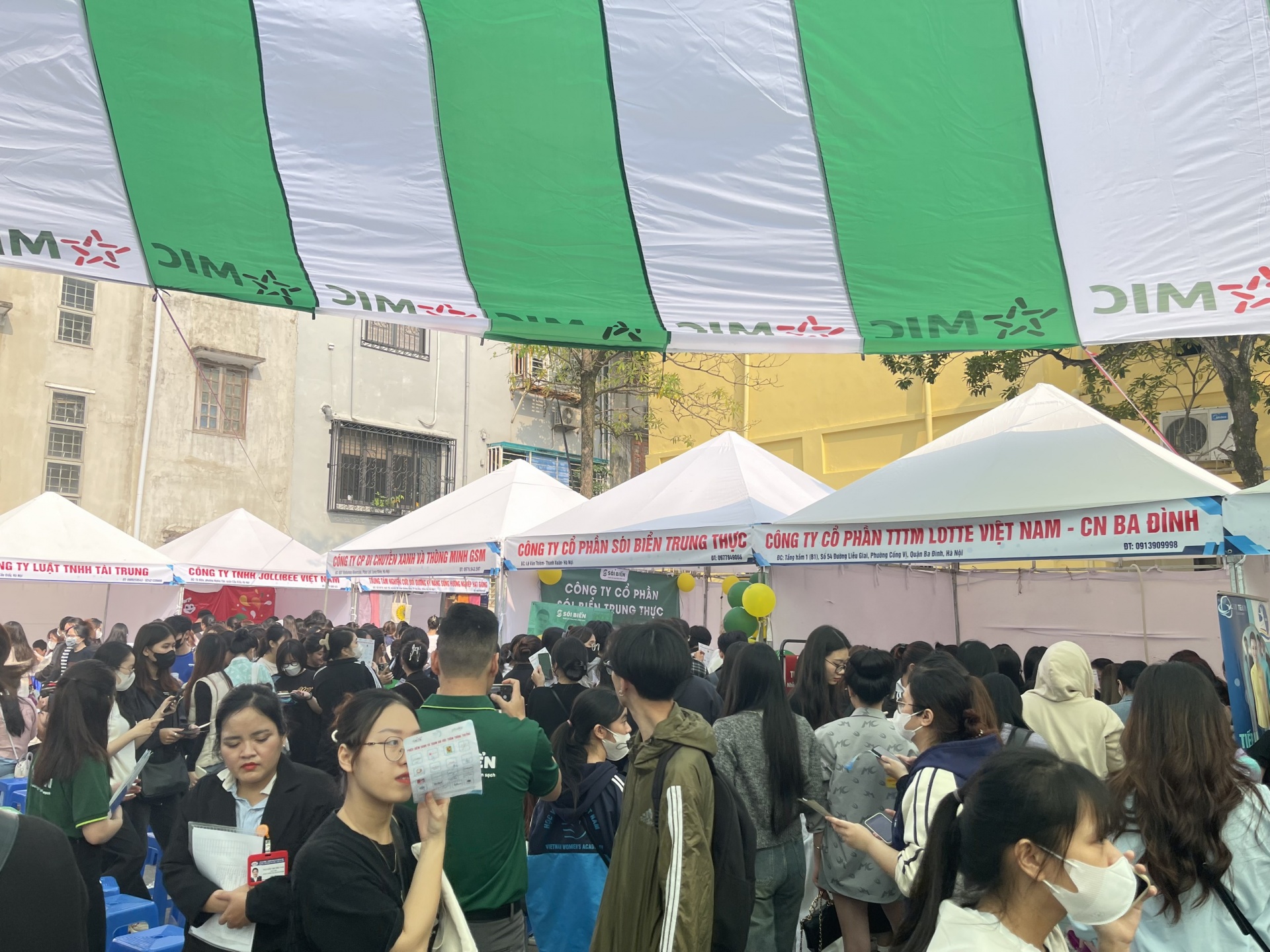 Hàng ngàn cơ hội việc làm bán thời gian trước Tết Nguyên đán 2024