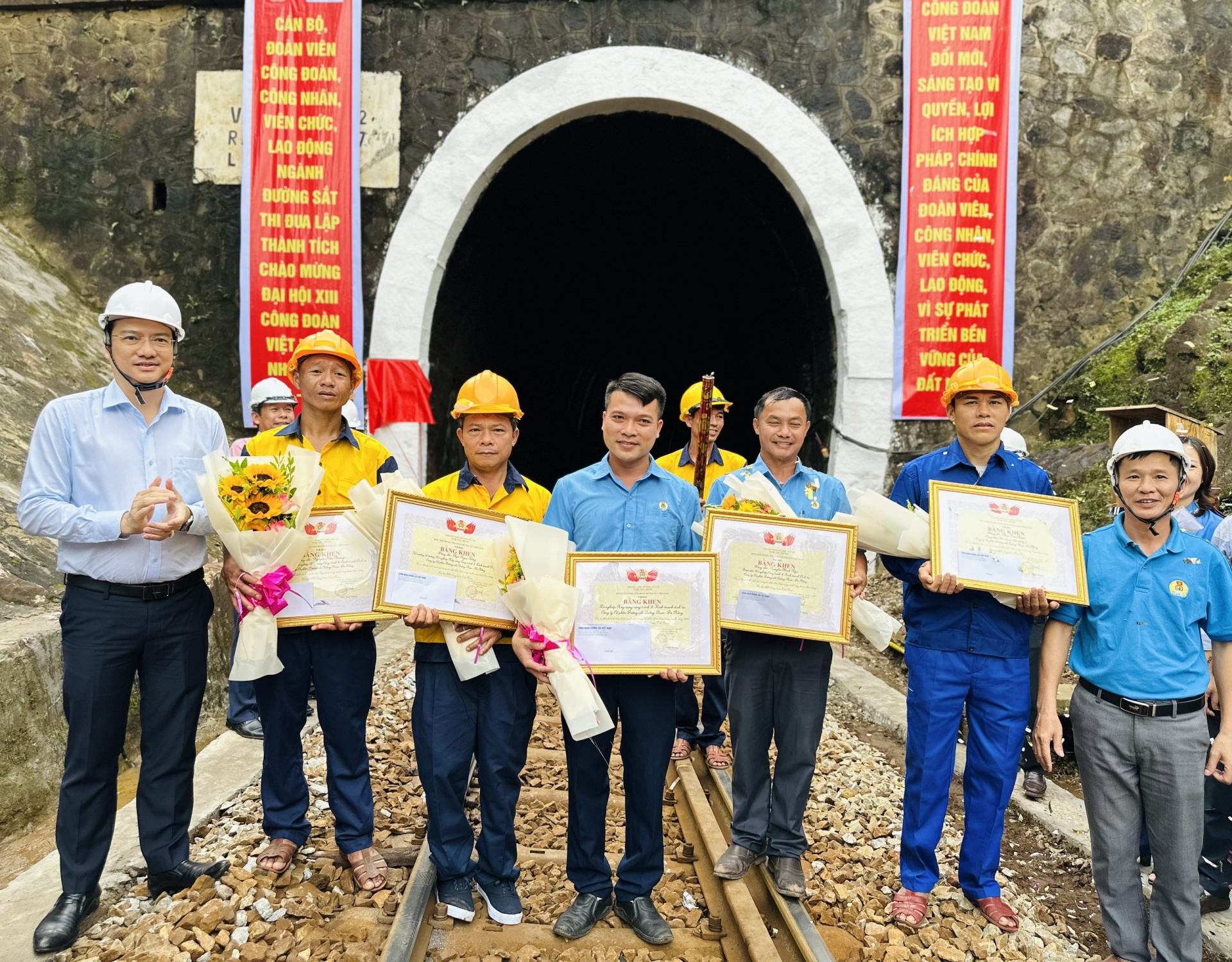 Công trình chào mừng Đại hội Công đoàn Việt Nam vượt tiến độ 14 ngày Công trình chào mừng Đại hội Công đoàn Việt Nam vượt tiến độ 14 ngày