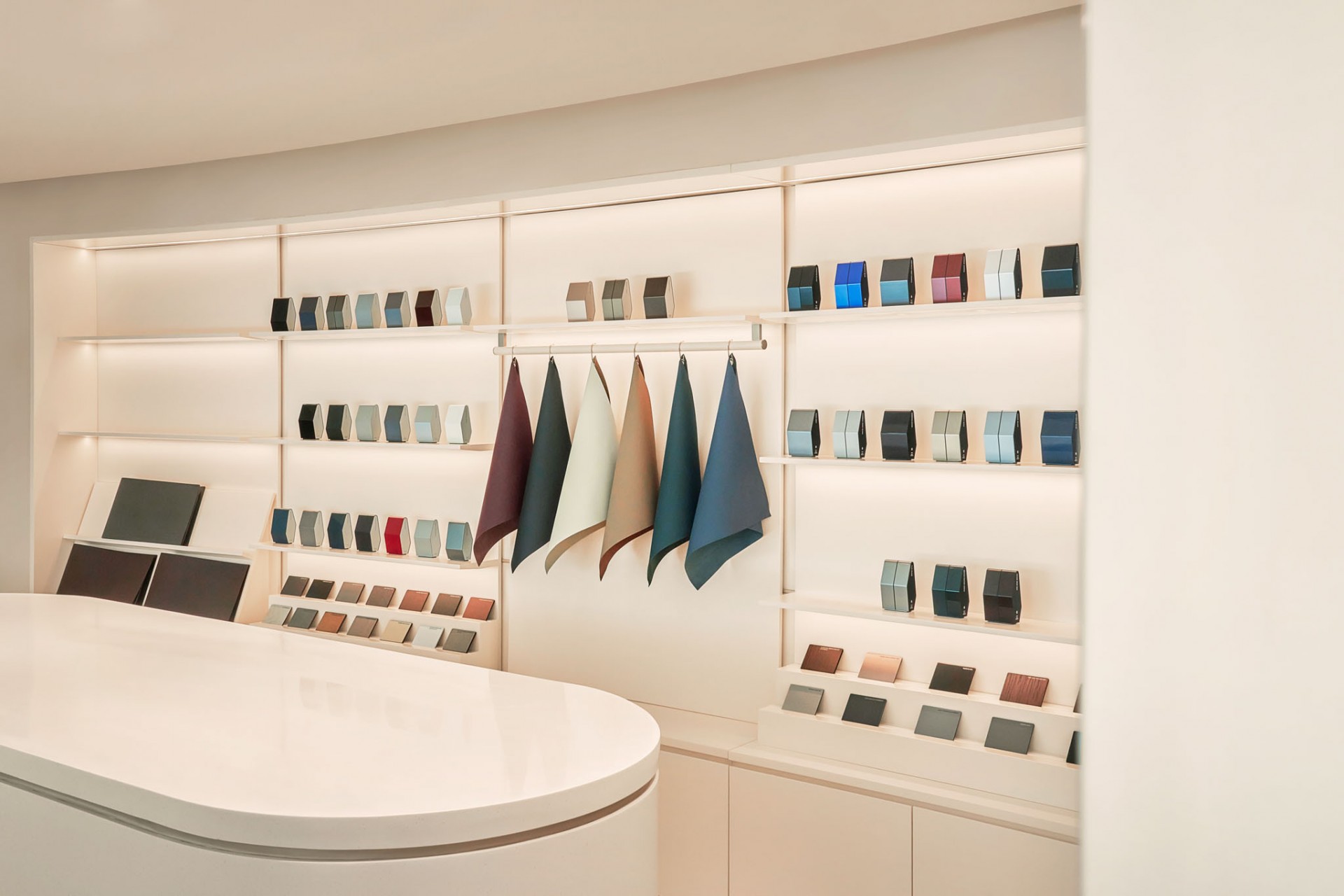 RA MẮT TRUNG TÂM TRƯNG BÀY THEO TIÊU CHUẨN MỚI CAO NHẤT