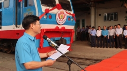 Đoàn tàu tuyên truyền Đại hội XIII Công đoàn Việt Nam đã lăn bánh