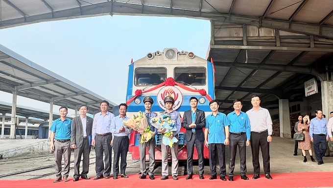 Đoàn tàu tuyên truyền Đại hội XIII Công đoàn đã xuất phát về phía Nam Đoàn tàu tuyên truyền Đại hội XIII Công đoàn đã xuất phát về phía Nam