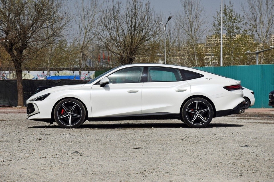 Rộn tin đồn MG7 ra mắt vào tháng 12 với giá chỉ 750 triệu đồng Rộn tin đồn MG7 ra mắt vào tháng 12 với giá chỉ 750 triệu đồng