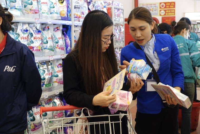 Khách hàng có cơ hội nhận các phần quà hấp dẫn từ Hi!Beauty. Khách hàng có cơ hội nhận các phần quà hấp dẫn từ Hi!Beauty.