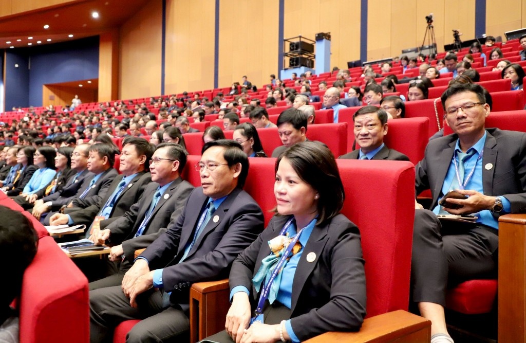 Công đoàn đồng hành giữ lửa hạnh phúc gia đình nữ công nhân