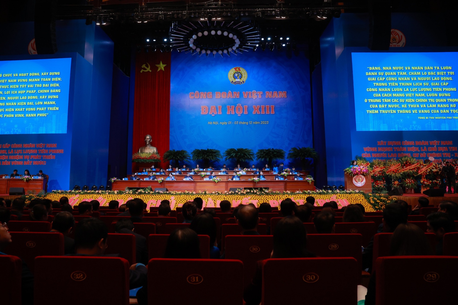 Công đoàn đồng hành giữ lửa hạnh phúc gia đình nữ công nhân