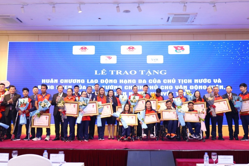 Vinh danh vận động viên và huấn luyện viên khuyết tật xuất sắc Vinh danh vận động viên và huấn luyện viên khuyết tật xuất sắc