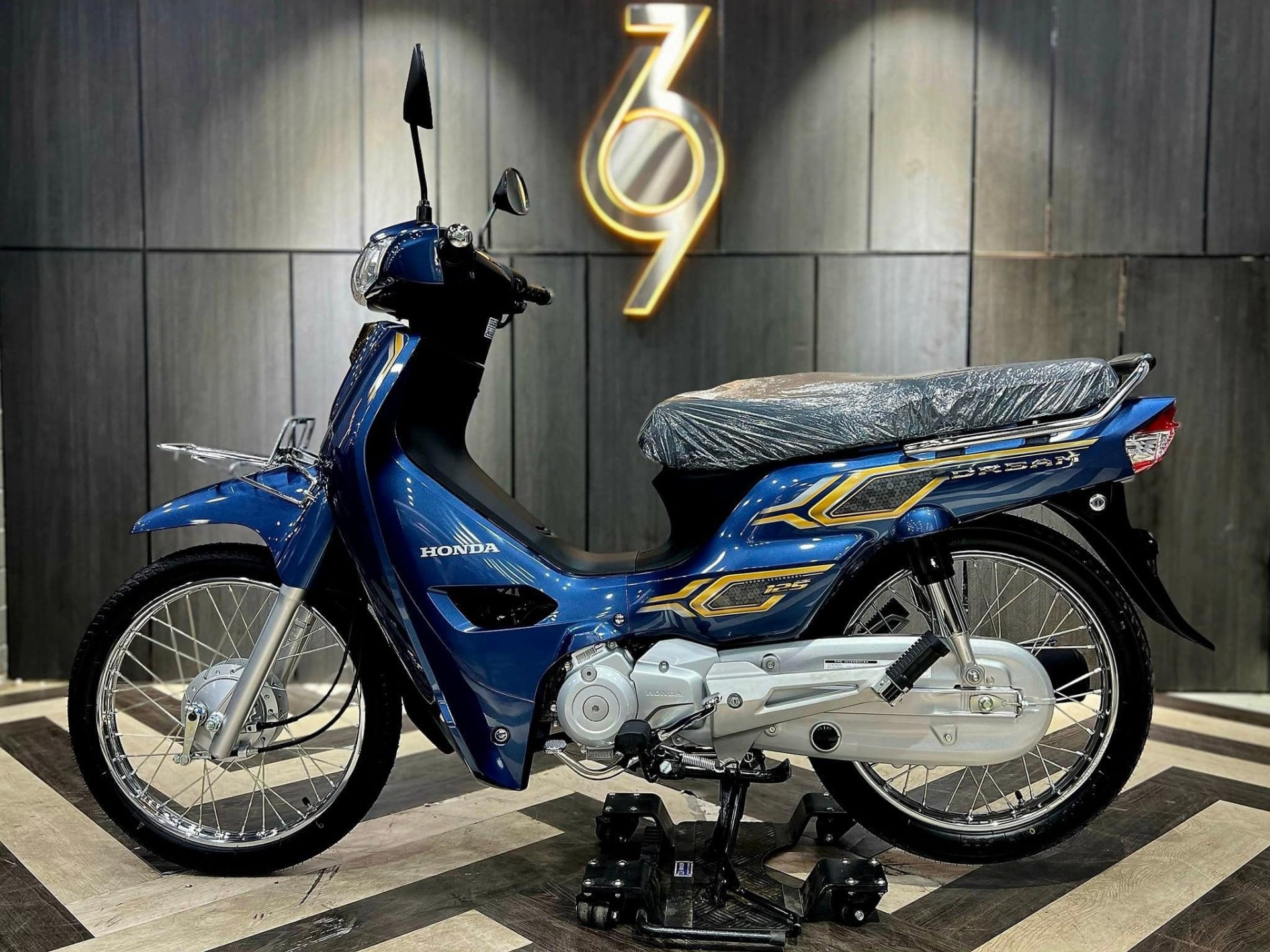 Honda Dream 2024 có giá tới hơn 140 triệu tại Việt Nam Honda Dream 2024 có giá tới hơn 140 triệu tại Việt Nam