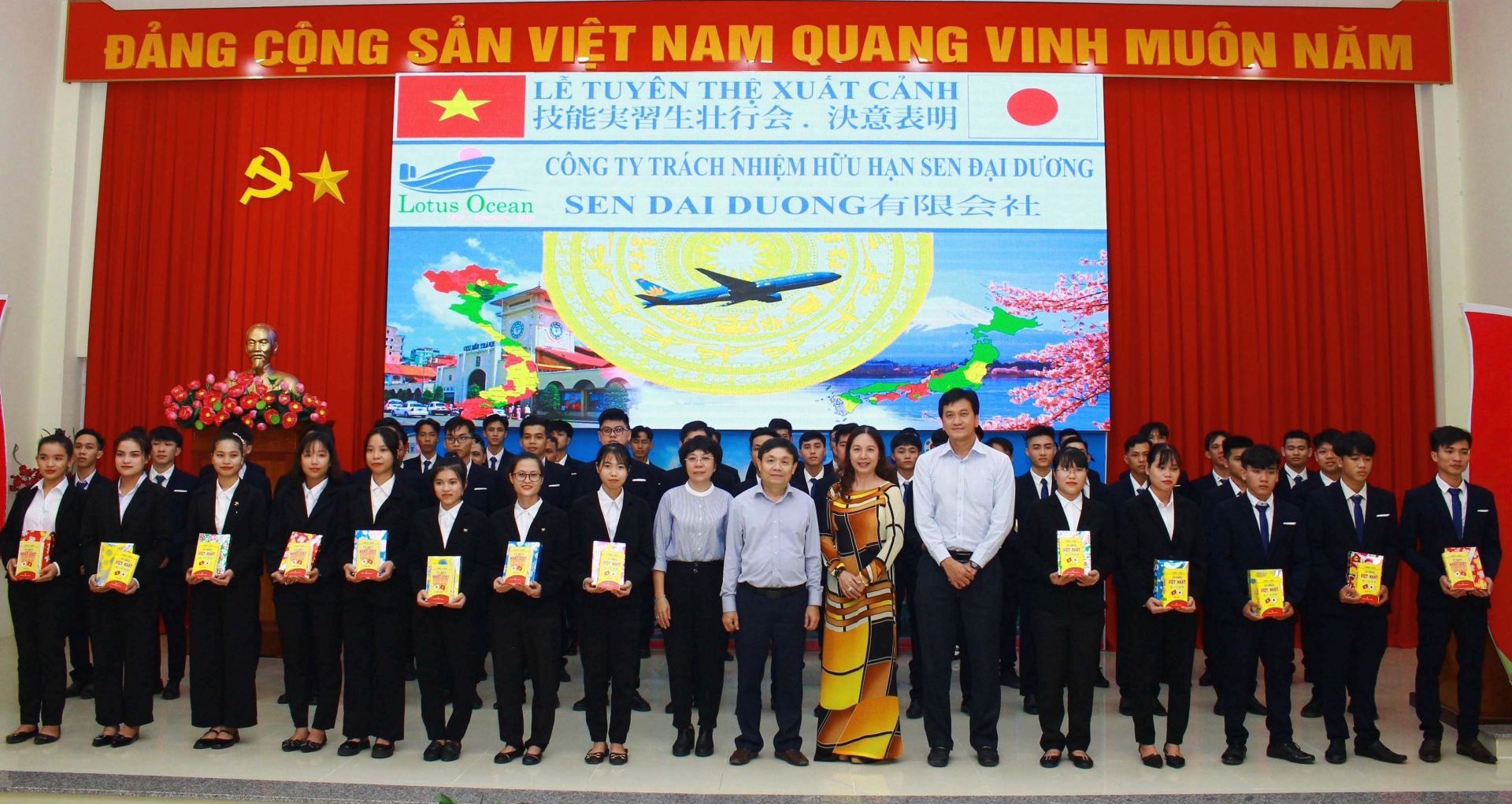 “Ông Hội đồng” đưa Sen Hồng ra thế giới