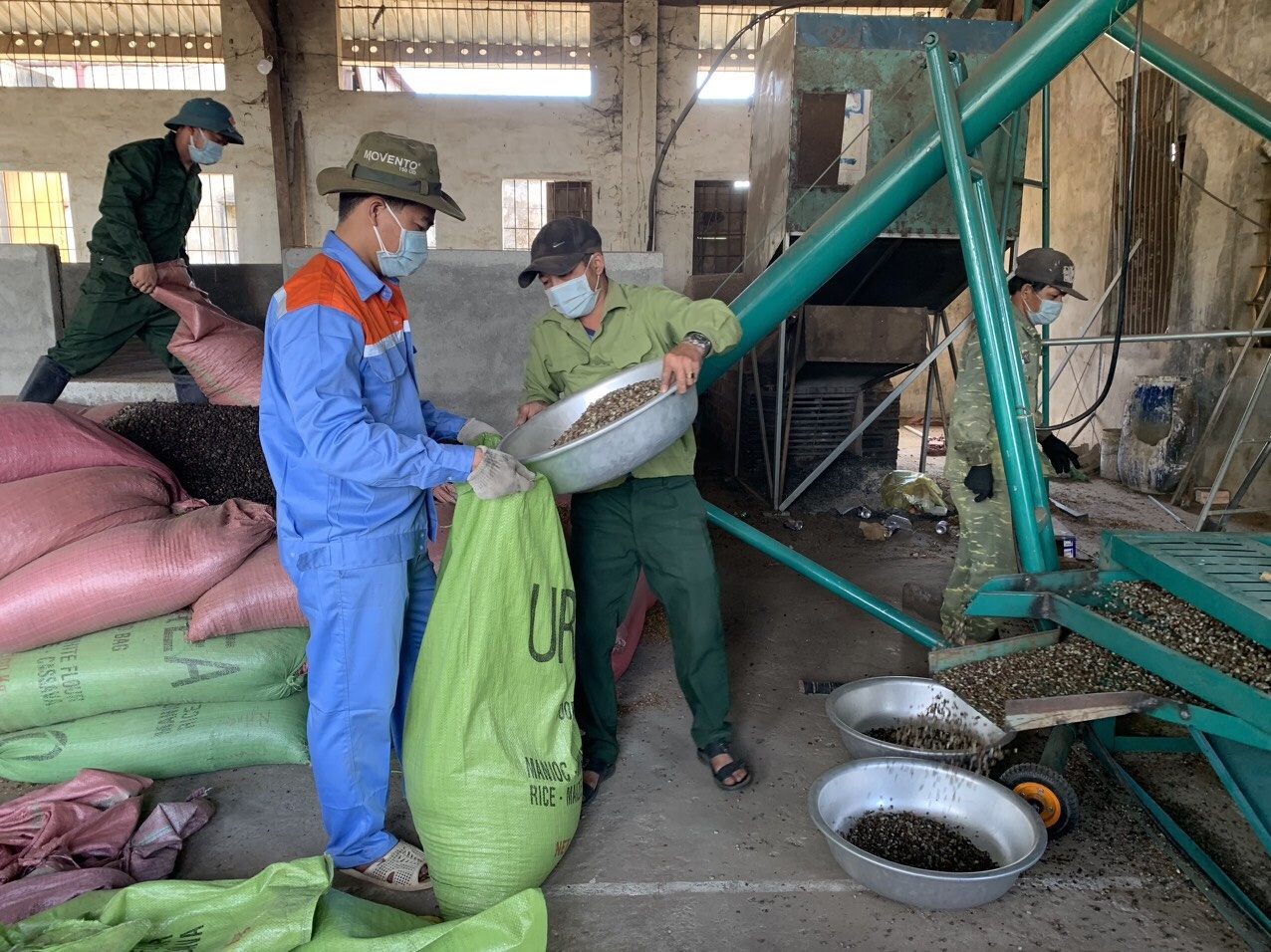 Tạo việc làm ổn định, tăng thu nhập cho người lao động Tạo việc làm ổn định, tăng thu nhập cho người lao động