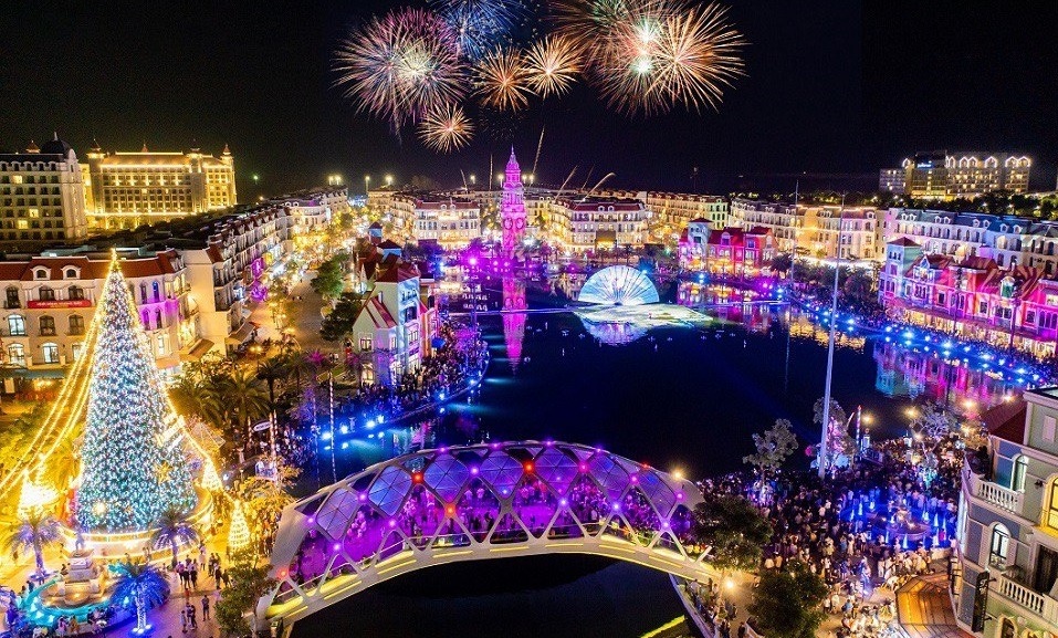 8Wonder Winter Festival gây bất ngờ cho Maroon 5 với 