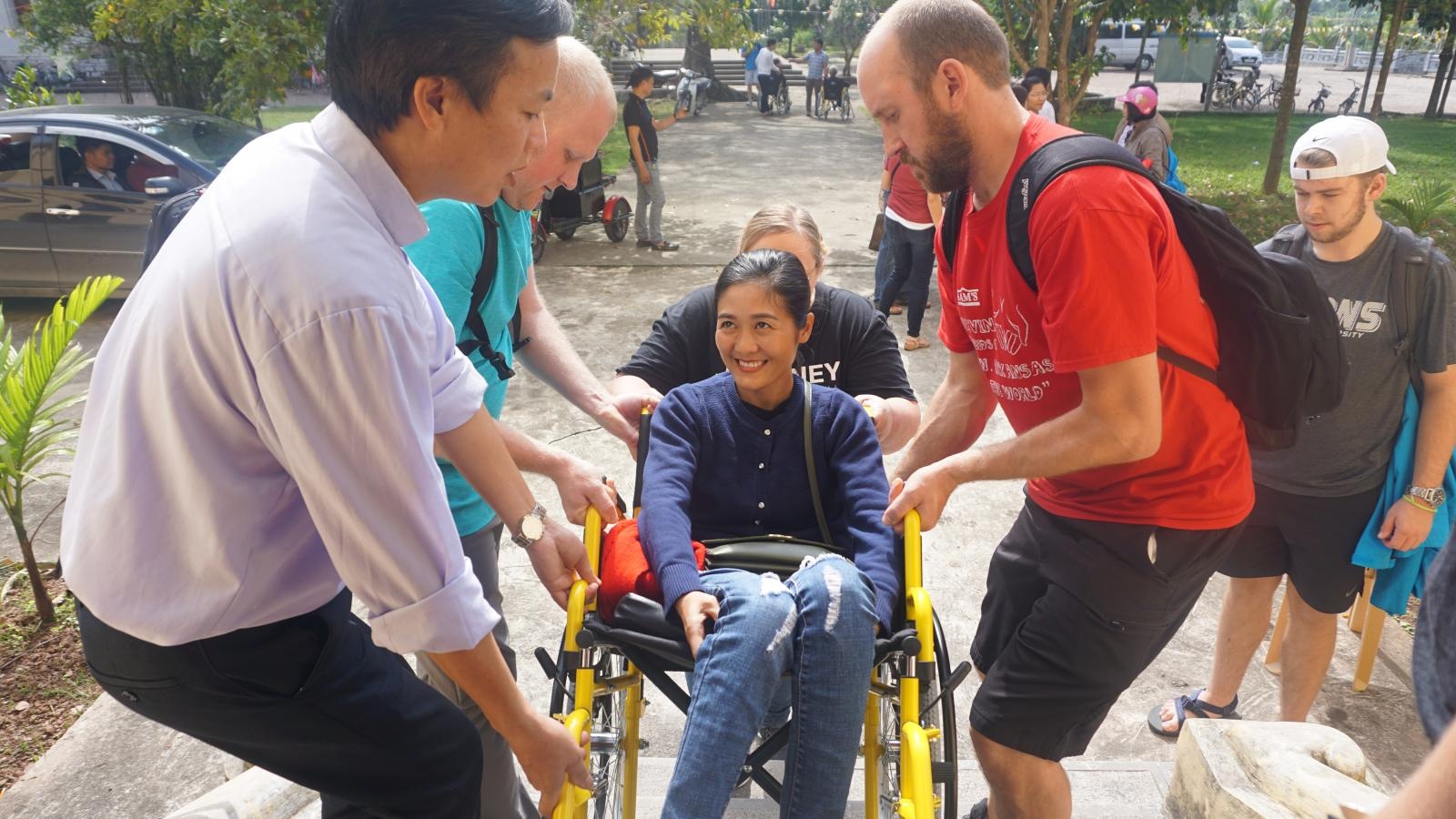 Tăng cường tiếp cận giao thông, công trình công cộng của người khuyết tật Tăng cường tiếp cận giao thông, công trình công cộng của người khuyết tật