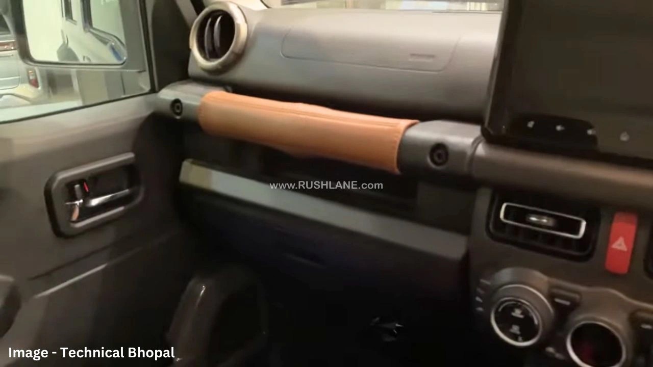 Ngắm Suzuki Jimny Thunder Edition tại Ấn Độ Ngắm Suzuki Jimny Thunder Edition tại Ấn Độ