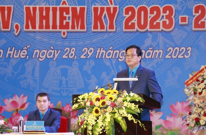 Nhạc trưởng Điều hành đại hội công đoàn như là chỉ huy dàn nhạc