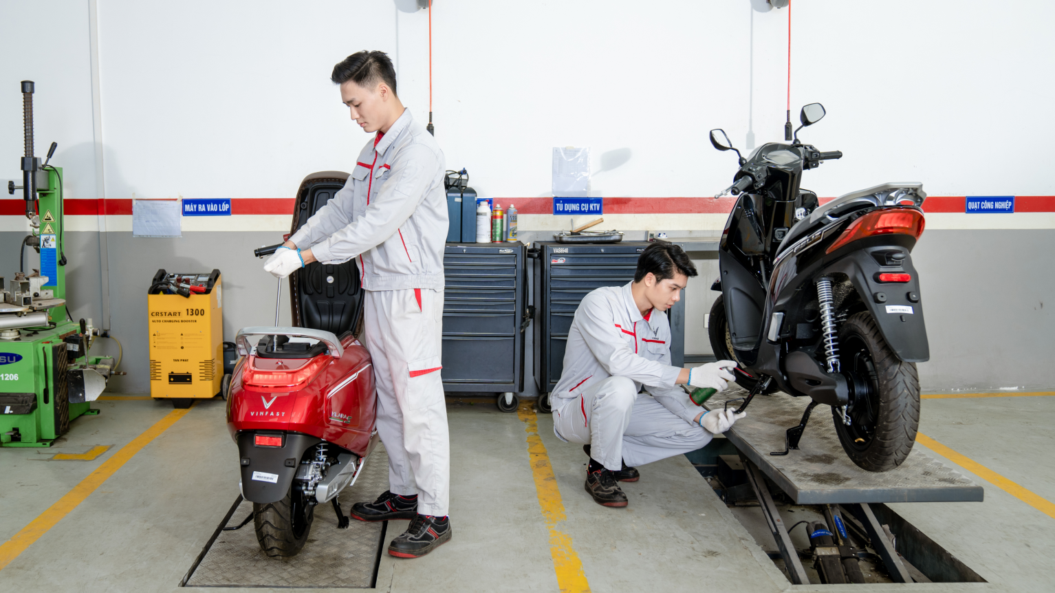 Người dùng xe máy điện tự hào về những điều gì nhất khi so với xe xăng