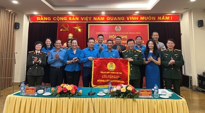 Nhanh chóng thực hiện Nghị quyết Đại hội XIII Công đoàn Việt Nam Nhanh chóng thực hiện Nghị quyết Đại hội XIII Công đoàn Việt Nam