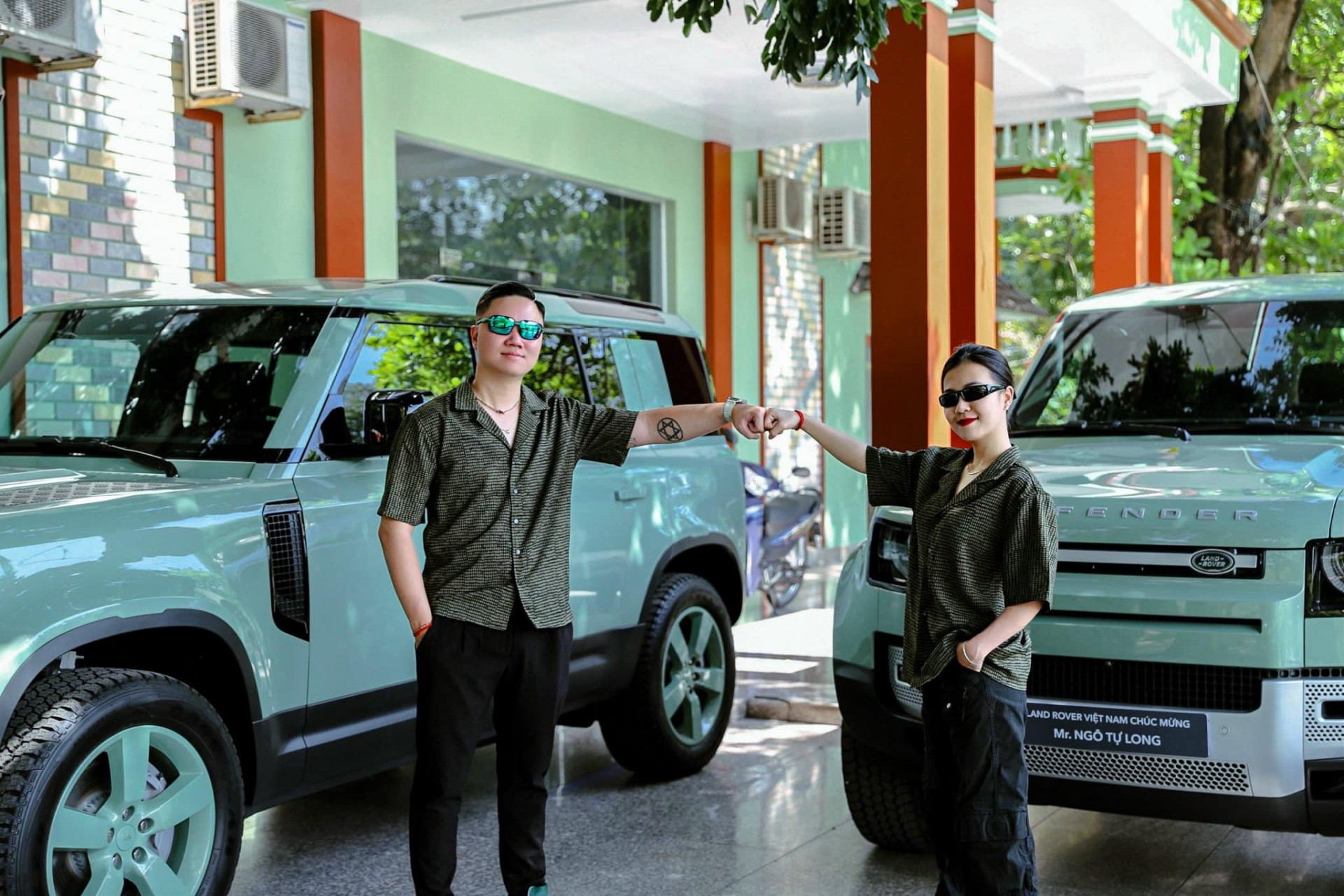 Hai anh em Bình Dương tậu bộ đôi Land Rover Defender hơn 15 tỷ đồng Hai anh em Bình Dương tậu bộ đôi Land Rover Defender hơn 15 tỷ đồng