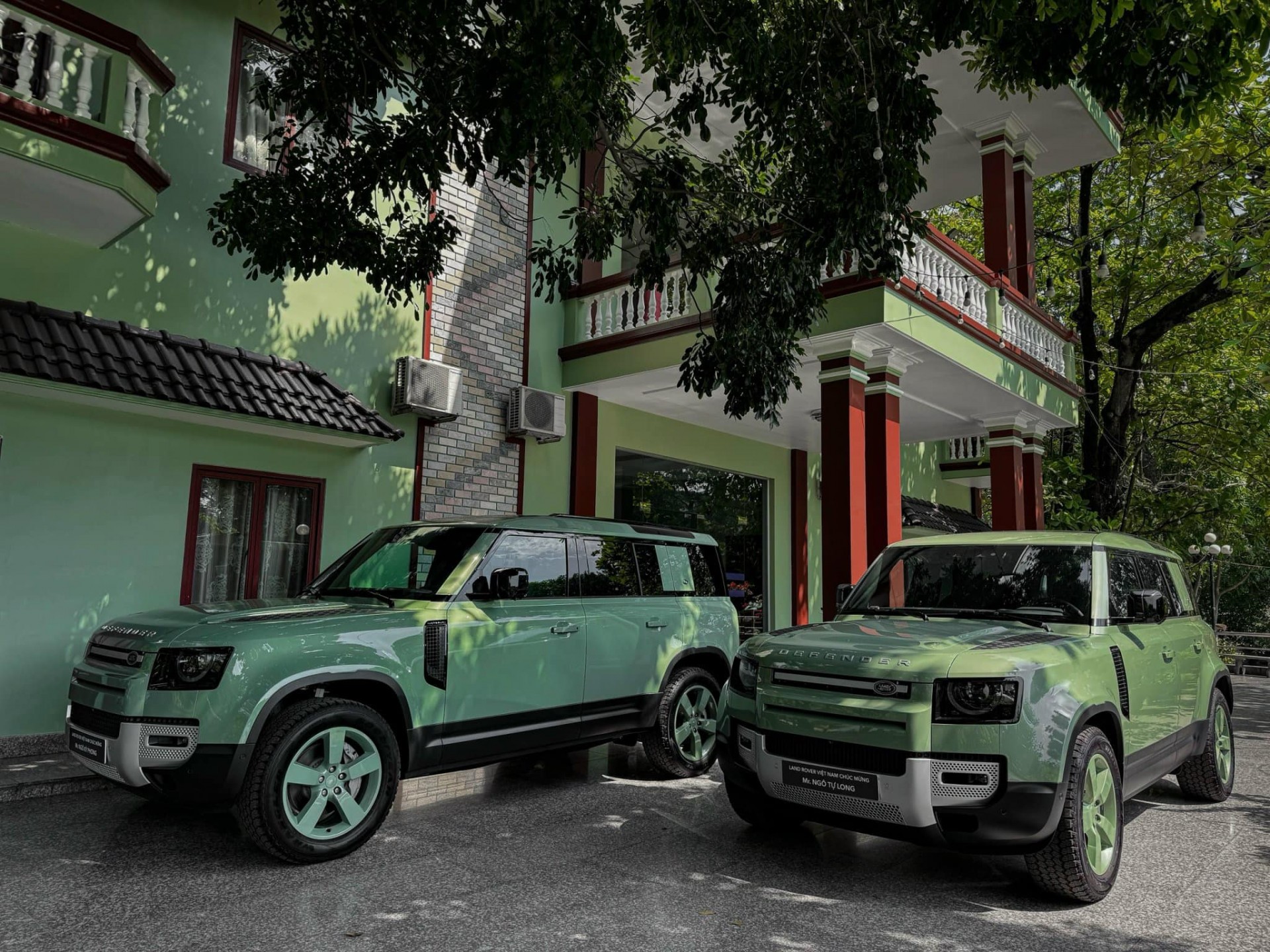 Hai anh em Bình Dương tậu bộ đôi Land Rover Defender hơn 15 tỷ đồng Hai anh em Bình Dương tậu bộ đôi Land Rover Defender hơn 15 tỷ đồng