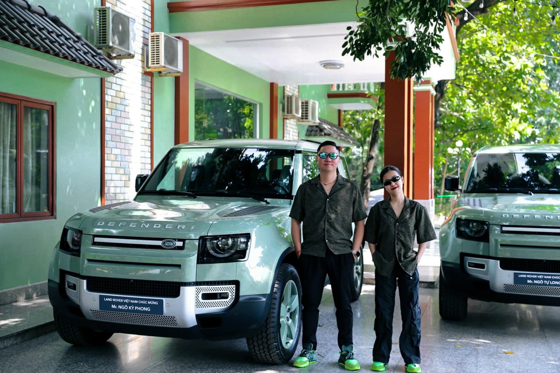 Hai anh em Bình Dương tậu bộ đôi Land Rover Defender hơn 15 tỷ đồng Hai anh em Bình Dương tậu bộ đôi Land Rover Defender hơn 15 tỷ đồng