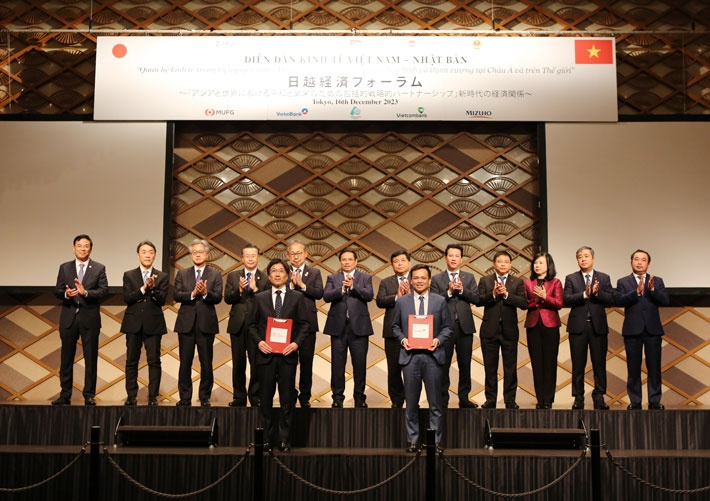 Đại diện VietinBank và JBIC ký kết Biên bản ghi nhớ Đại diện VietinBank và JBIC ký kết Biên bản ghi nhớ